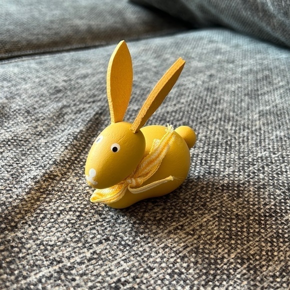 Vintage Scandinavian Wood Bunny Rabbit Yellow Round W/ Bow Made In Sweden - Picture 1 of 9